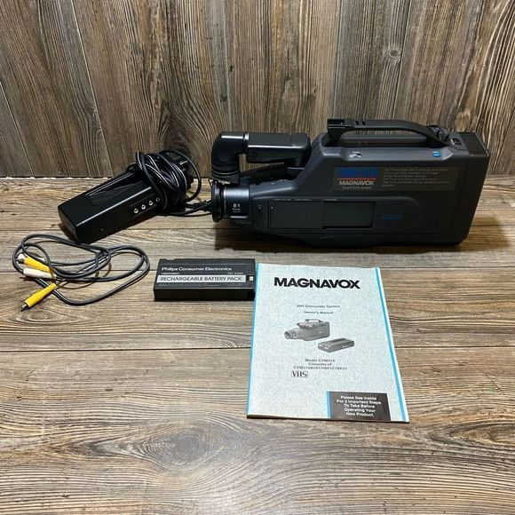 magnavox Other - Magnavox Cvm310 Vhs Camcorder System With Charger And Battery